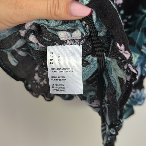 American Eagle Off the Shoulder Floral Top - Picture 6 of 8